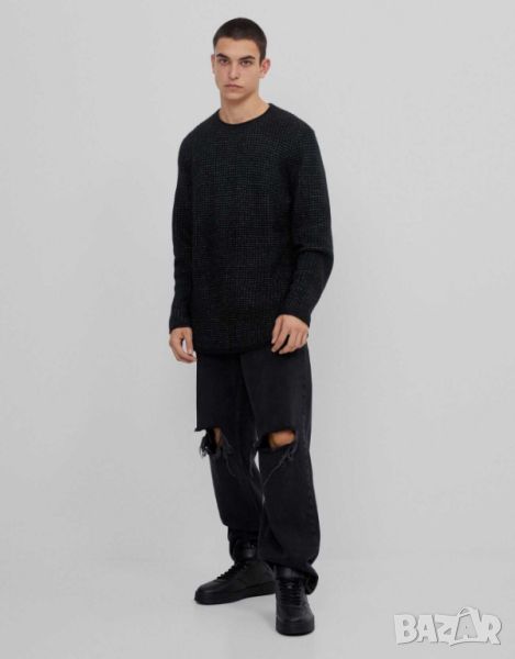 Мъжки пуловер с карирана текстура и обло деколте Bershka, Черен, XL, снимка 1
