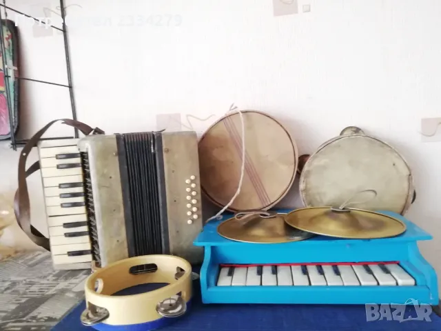 Стари детски музикални инструменти, чинели, дайре, акордеон. , снимка 17 - Антикварни и старинни предмети - 49777852