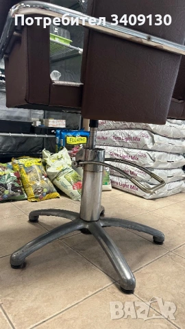 Два броя фризьорки столове , снимка 3 - Столове - 53101485