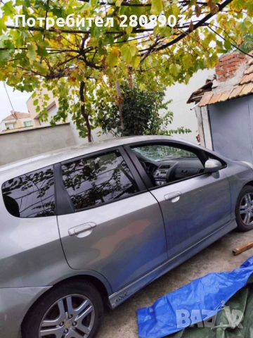 Продава Хонда Джаз (удар), снимка 10 - Автомобили и джипове - 52428081