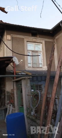 Продава се къща на 200 метра от главния път в с. Любенова махала 
