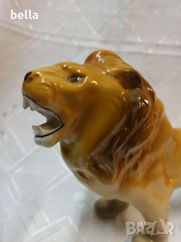 Румънска голяма порцеланова пластика на лъв в отличен колекционерски вид с дължина 26 см, снимка 2 - Антикварни и старинни предмети - 50590443
