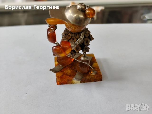 Малка статуетка от балтийски кехлибар скиор, снимка 4 - Колекции - 53945549