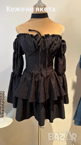 Черна рокля с чокър и камъчета