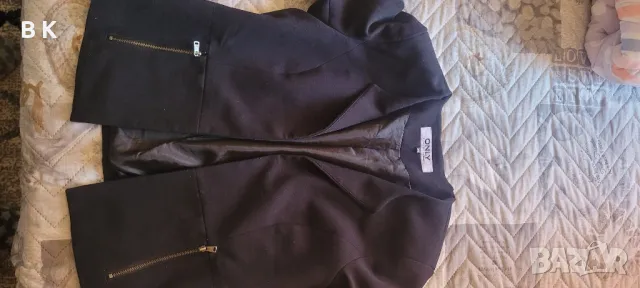 три дамски сака и подарък - блузка 