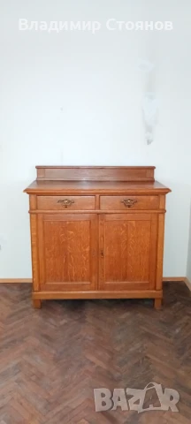 Дървен шкаф с две чекмеджета (дърворезба)