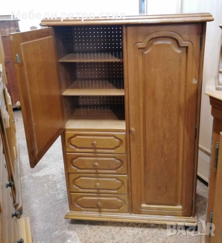 Впечатляващ шкаф от масивно дърво с фино профилирани врати и елегантни чекмеджета., снимка 4 - Шкафове - 52987925