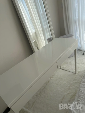 Бюро , тоалетна маса, ikea besta burs бял гланц, снимка 7 - Бюра - 53891594