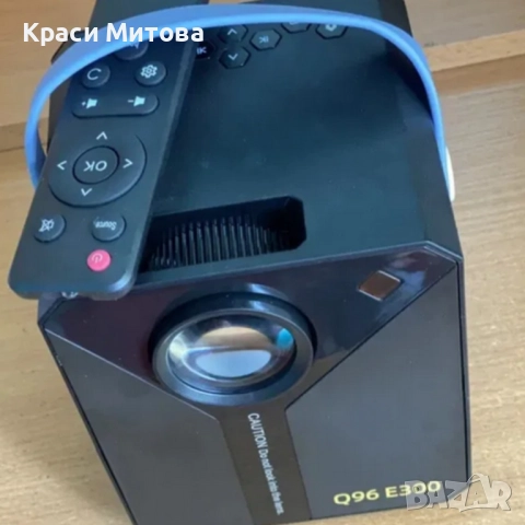 Smart Projector Q96 E300 – твоето лично кино във всеки дом