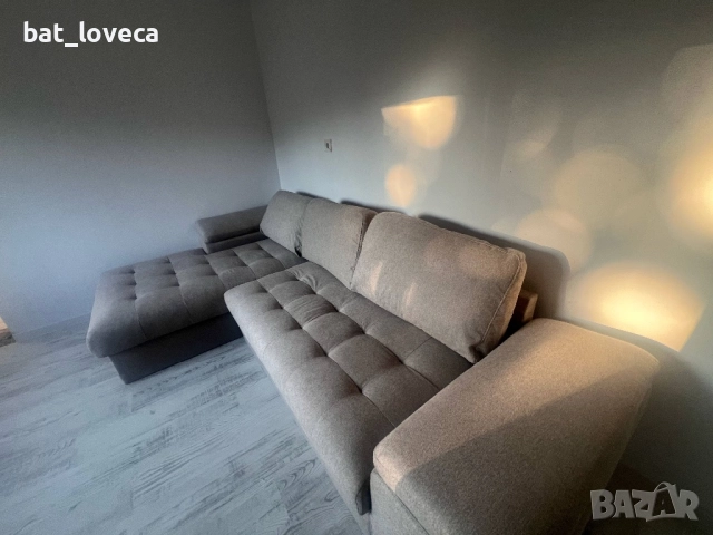 Нов, неизползван диван купен грешен размер. 