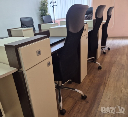 Запазени офис мебели и столове, снимка 3 - Работни маси и бюра - 52836367