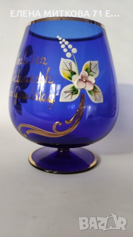 Прекрасна чаша Бохемия или Мурано-ръчно декорирана с 3Д цветя и злато, снимка 3 - Чаши - 52542151