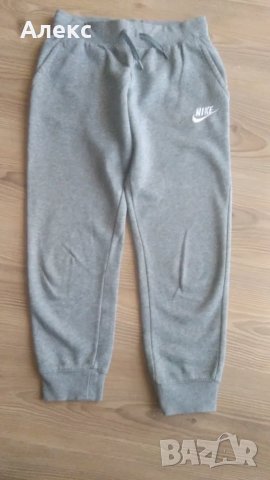 Nike - долнище 137-146см, снимка 1 - Детски анцузи и суичери - 49247057