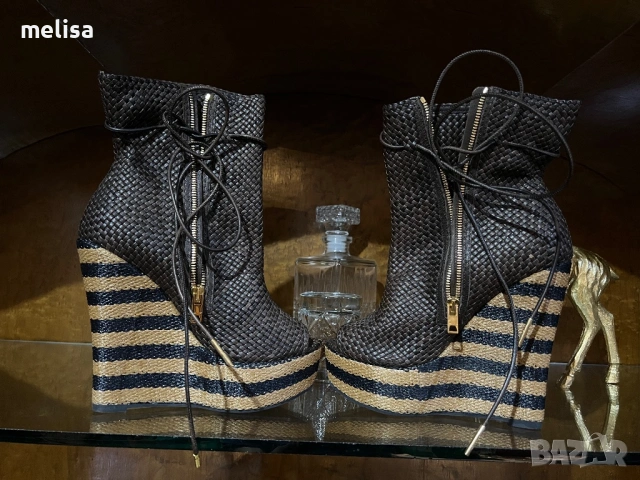 Burberry боти с отворени пръсти, снимка 2 - Дамски боти - 53358939