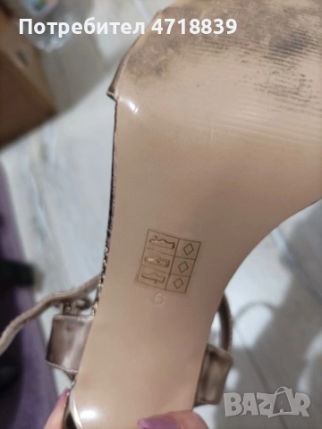 Златисти обувки на ток, снимка 3 - Дамски обувки на ток - 53295079