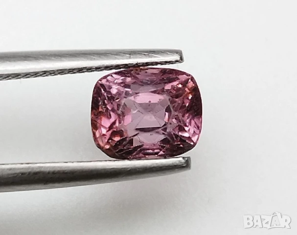 Шпинел от Мианмар с интензивен Падпараджа цвят 1.09кт.! Нов!