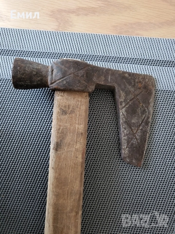 Стара кована брадвичка брадва