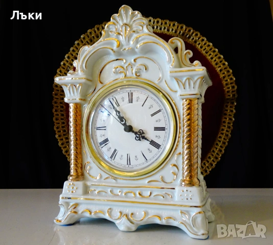 Немски порцеланов настолен часовник,злато,релеф. 