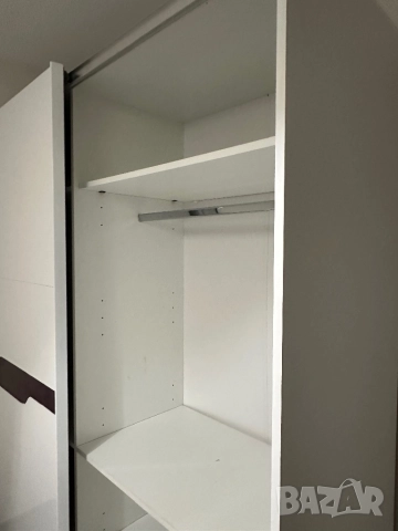 Бял гардероб с плъзгащи врати, снимка 3 - Гардероби - 52942477