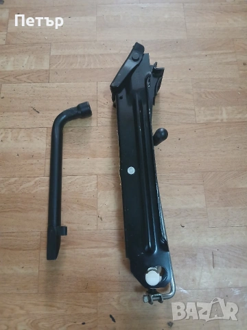 Крик и ключ за фв Т5 Т5.1Т6 Т6.1 нови оргинални, снимка 2 - Аксесоари и консумативи - 54068332