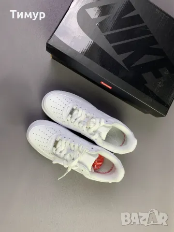 Оригинални Nike Air Force 1` x Supreme (бял цвят), снимка 2 - Ежедневни обувки - 47402795