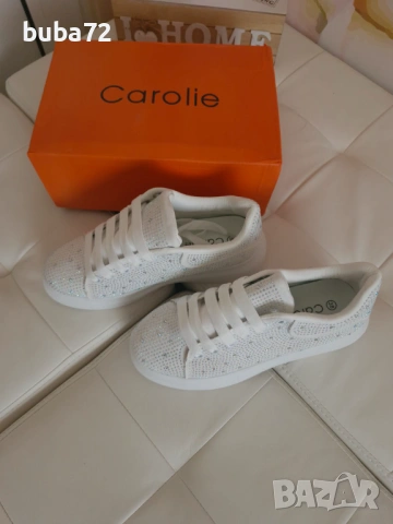 Белите маратонки на платформа с декоративни камъчета са от марката "Carolie", снимка 2 - Кецове - 54023521