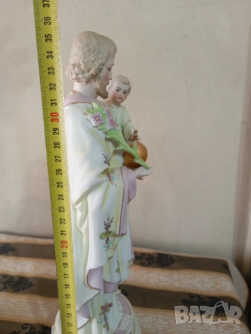 Порцеланова статуетка-религиозен мотив, снимка 4 - Други ценни предмети - 53978026