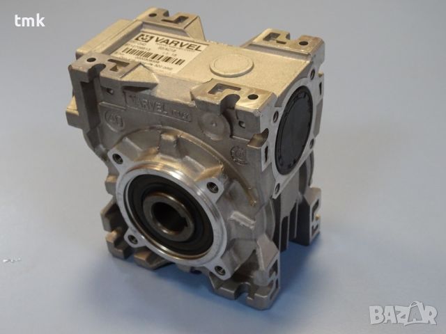 Червячен редуктор VARVEL FRT-G40 reducer worm gear box 1:15, снимка 5 - Резервни части за машини - 45727275