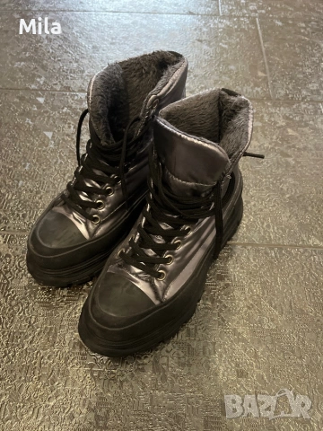 Сребристи ботуши 37