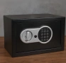 Дигитален сейф, стоманена конструкция, достъп с код/ключ, 31x20x20см, снимка 1