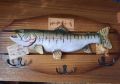 Дървена закачалка с риба