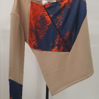 Дизайнерска блуза от ликра с авторски принт, снимка 2 - Блузи с дълъг ръкав и пуловери - 44941756