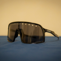 Спортни очила Oakley Sutro Polarized, снимка 1 - Слънчеви и диоптрични очила - 44996344