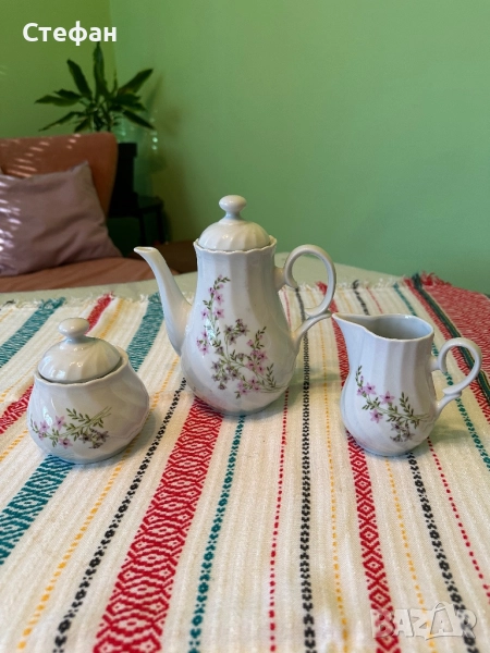 Порцеланов сервиз чайник захарница и кана , снимка 1