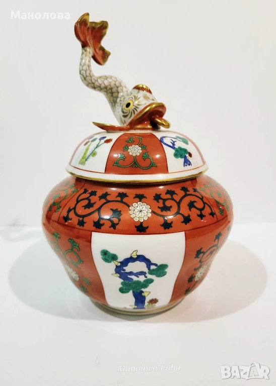 Буркан за бонбони или захарница от фин порцелан Herend  “Red Dynasty” с капак Koi fish., снимка 1