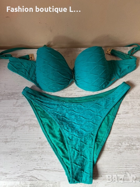 Тюркоазен бански от две части със златни детайли сутиен чашка C и долница М размер 🩱 , снимка 1