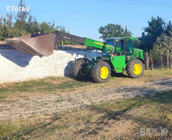 John Deere 3215 Телескопичен челен товарач 