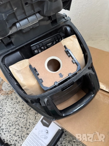 Прахосмукачка с Торба AmazonBasics B07D43B982 700W, с HEPA Филтър!, снимка 7 - Прахосмукачки - 52505864