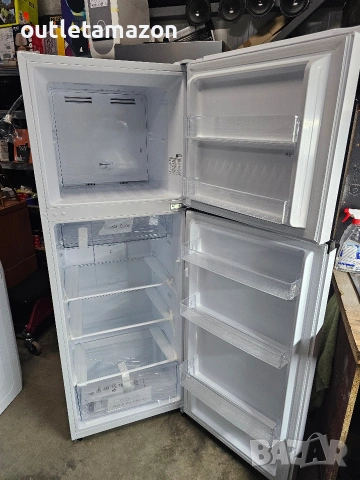 Хладилник с горна камера HISENSE RT422N4AWE, Total No Frost, 325 л, снимка 3 - Хладилници - 53248532