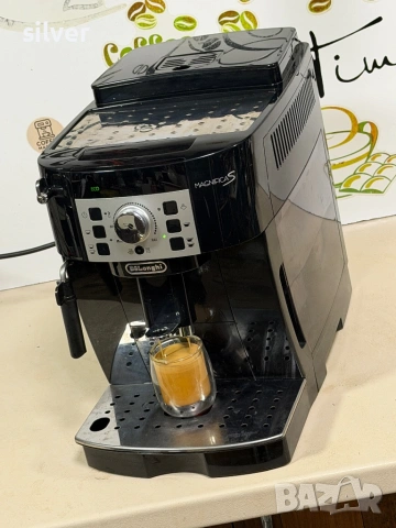 Кафемашина кафе автомат delonghi magnifica S с гаранция, снимка 4 - Кафемашини - 53080871