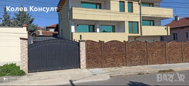 Самостоятелна триетажна къща в гр. Бургас, ж.к. Меден Рудник (в началото на зона „Село“).