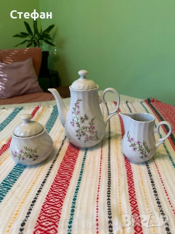 Порцеланов сервиз чайник захарница и кана 