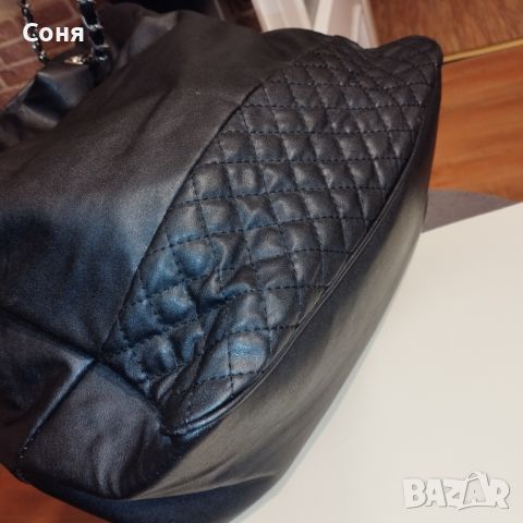 Дамска чанта в черно, кожена с  дръжки  тип верижки, снимка 9 - Чанти - 46474890