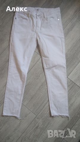 Mango - бели дънки, снимка 1 - Детски панталони и дънки - 46443026