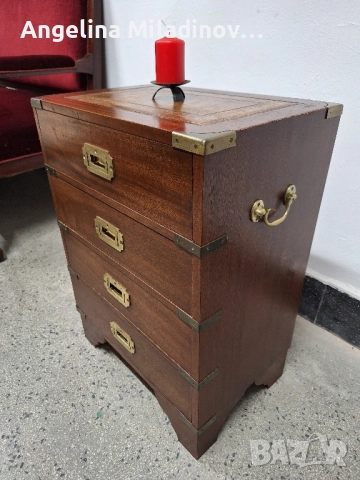 Античен Английски  скрин  с месингов обков  и естествена кожа , снимка 2 - Скринове - 51652781