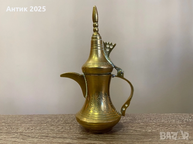 Винтидж месингов арабски кафеник (далла), декоративен, ~12 см, снимка 3 - Антикварни и старинни предмети - 52839019