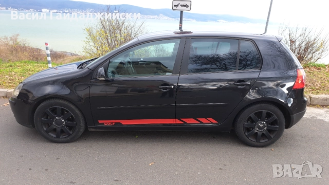 Продавам голф 5