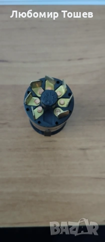 Ключ за аварийни светлини Камаз и други., снимка 2 - Части - 53437725