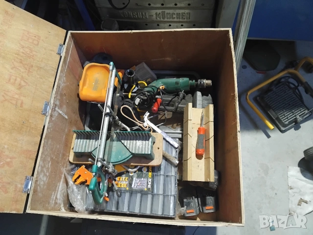 Дървена кутия с инструменти 