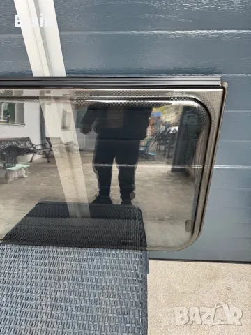 Прозорец Dometic с размер 900х520 (Има много малка забележка която се вижда на снимките), снимка 2 - Къмпинг мебели - 49897930
